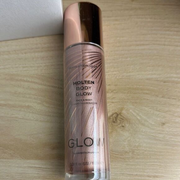 2- Revolution Molten Body Glow - Rose Gold - Picture 2 of 5